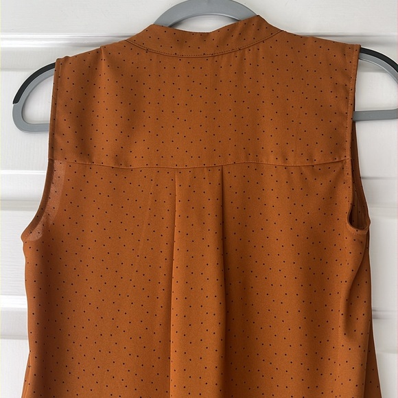 Cabi Befriend Sleeveless Rust Top with Tiny Black Dots - Picture 8 of 8